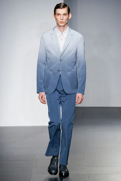 Look 12